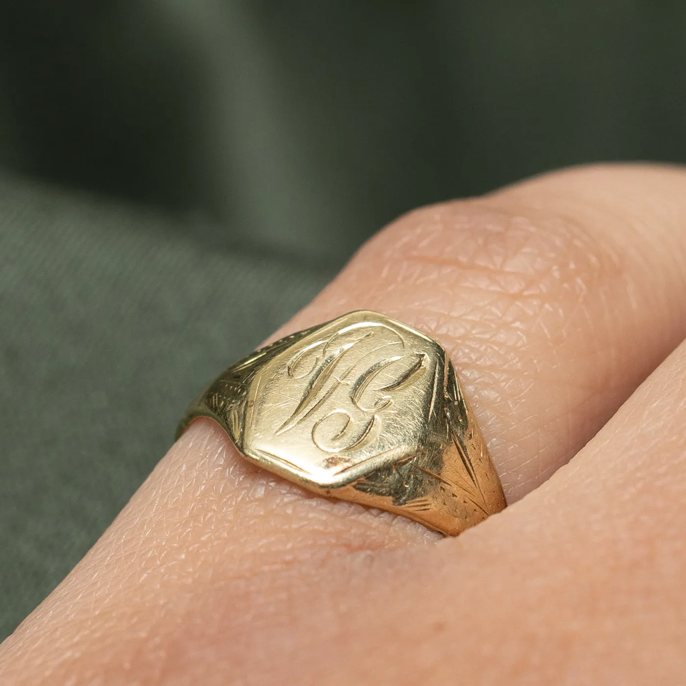 10K Yellow Gold "VG" Initial Signet Ring | SZ 5.5