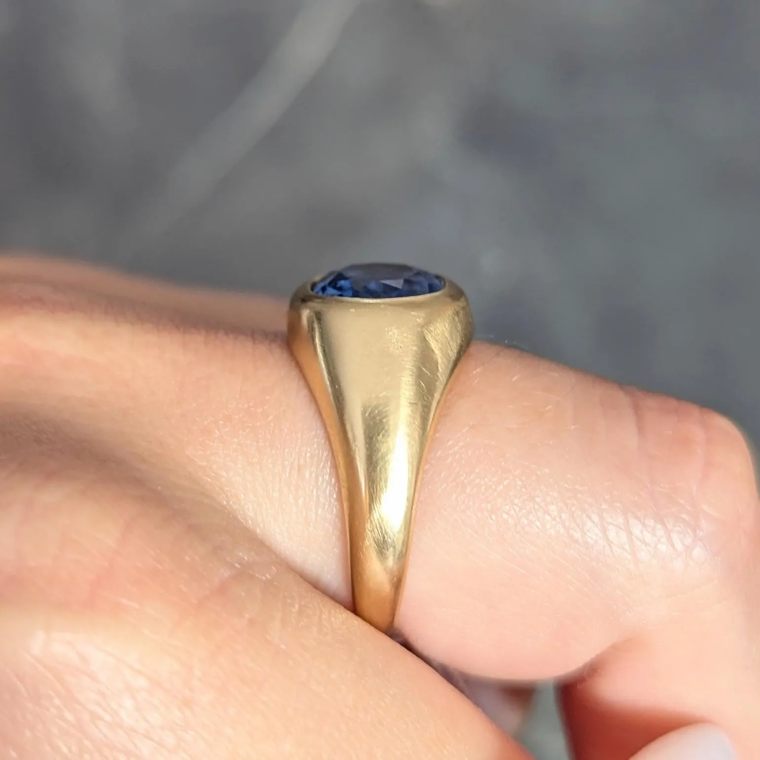 1960's 4.34 CTW No Heat Ceylon Sapphire 18 Karat Yellow Gold Vintage Signet Ring GIA