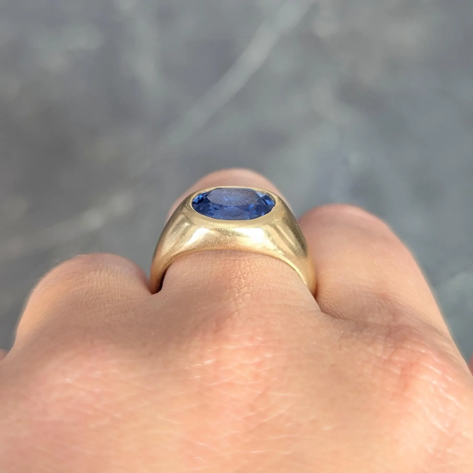 1960's 4.34 CTW No Heat Ceylon Sapphire 18 Karat Yellow Gold Vintage Signet Ring GIA