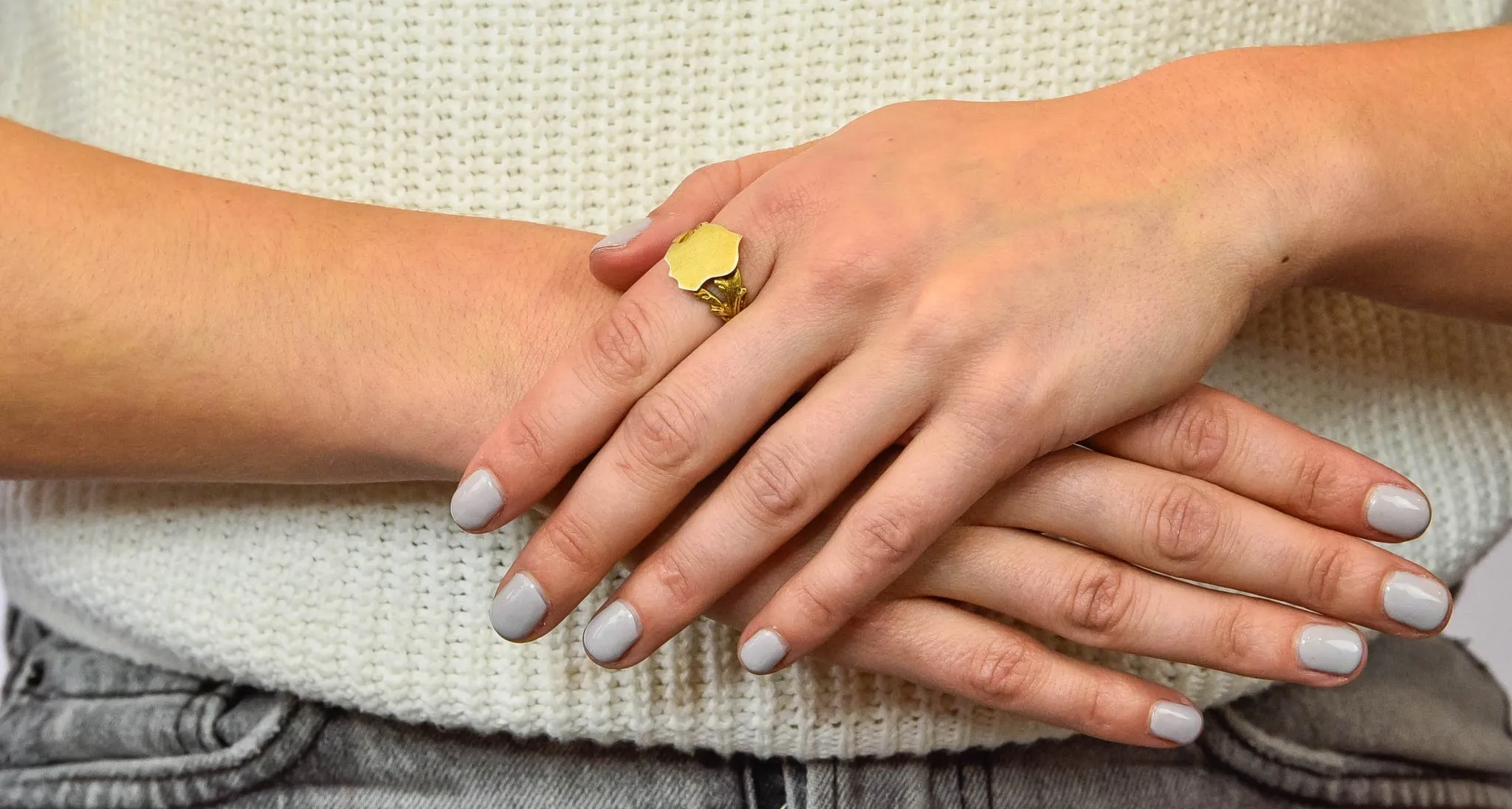 Art Nouveau 12 Karat Yellow Gold Shield Signet Unisex Ring