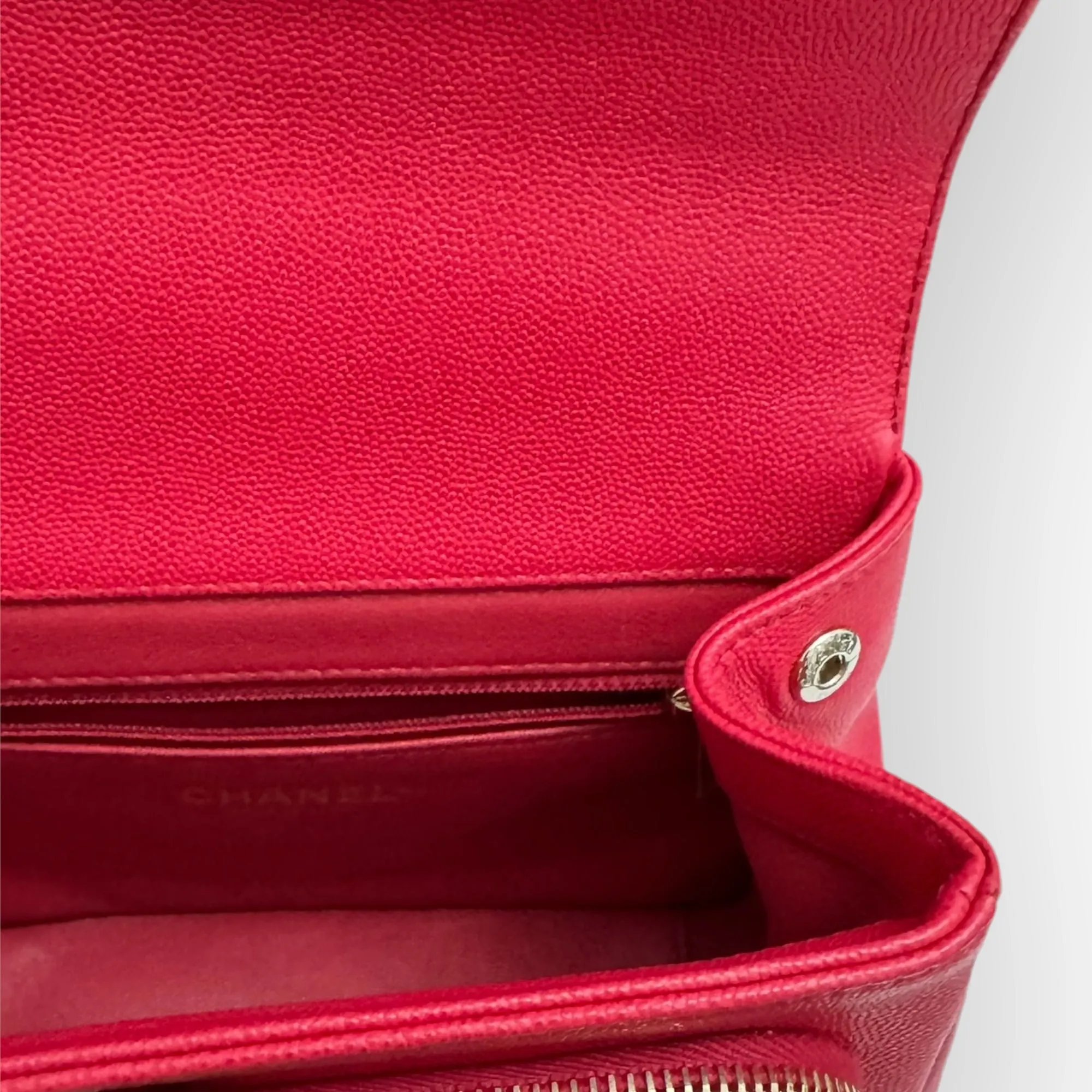 Chanel Business Affinity Small, Strawberry Red Grained Calfskin / Caviar Gold-tone Hardware