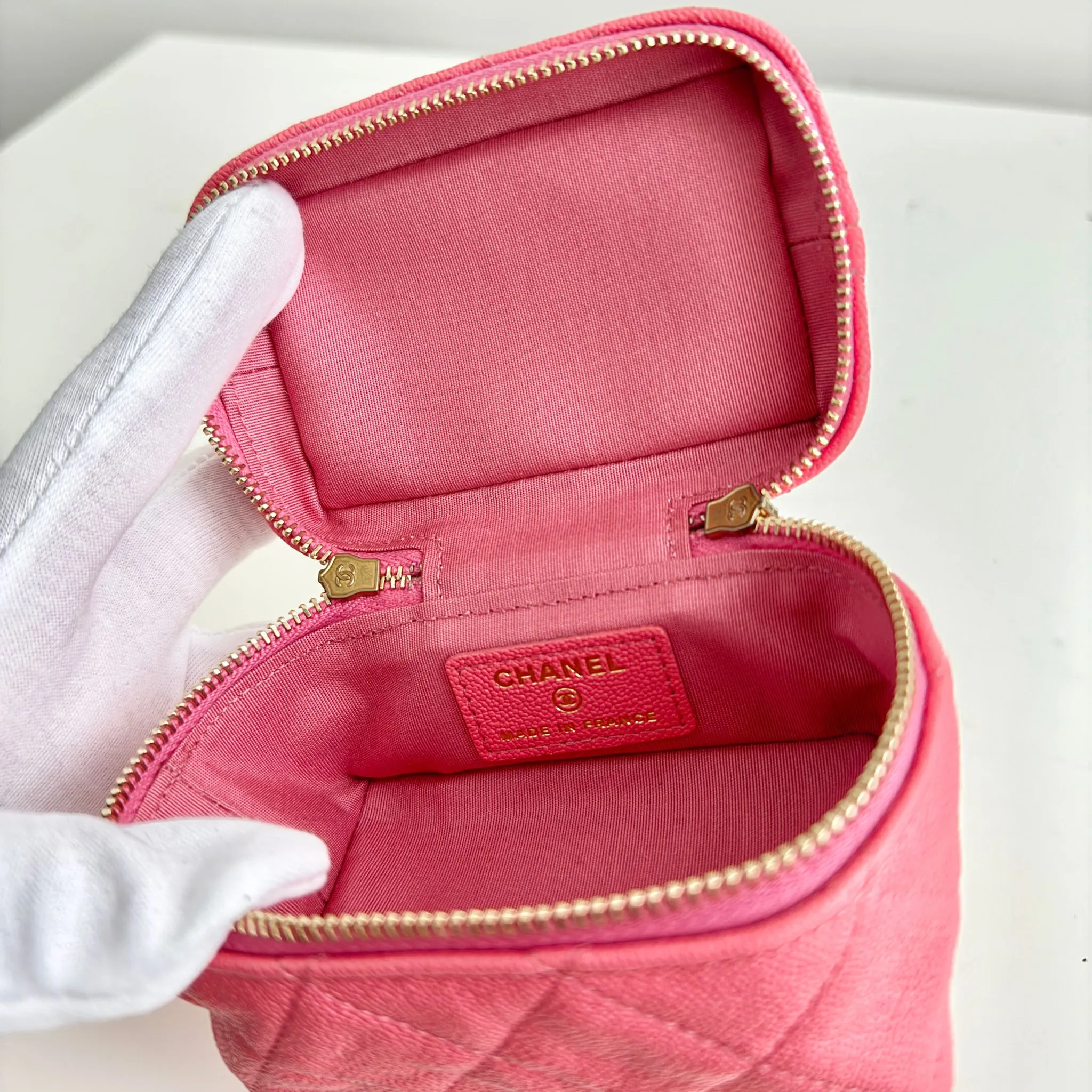 Chanel Micro Vanity Bag Pink Caviar / Grained Gold-Tone Hardware