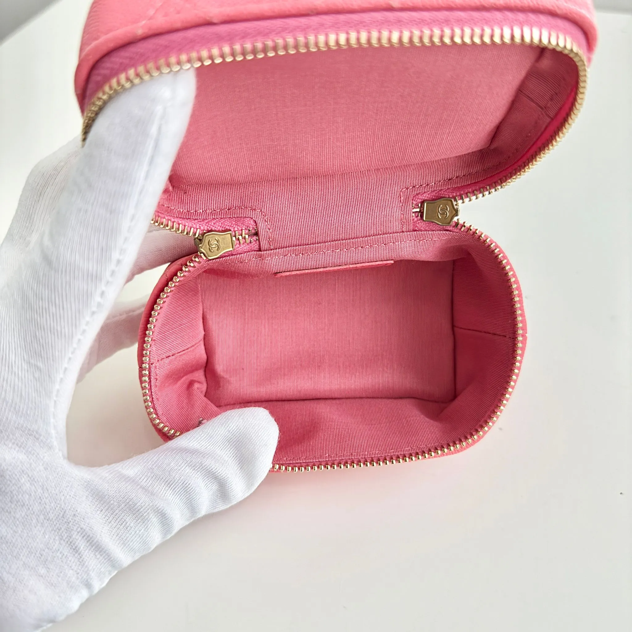 Chanel Micro Vanity Bag Pink Caviar / Grained Gold-Tone Hardware