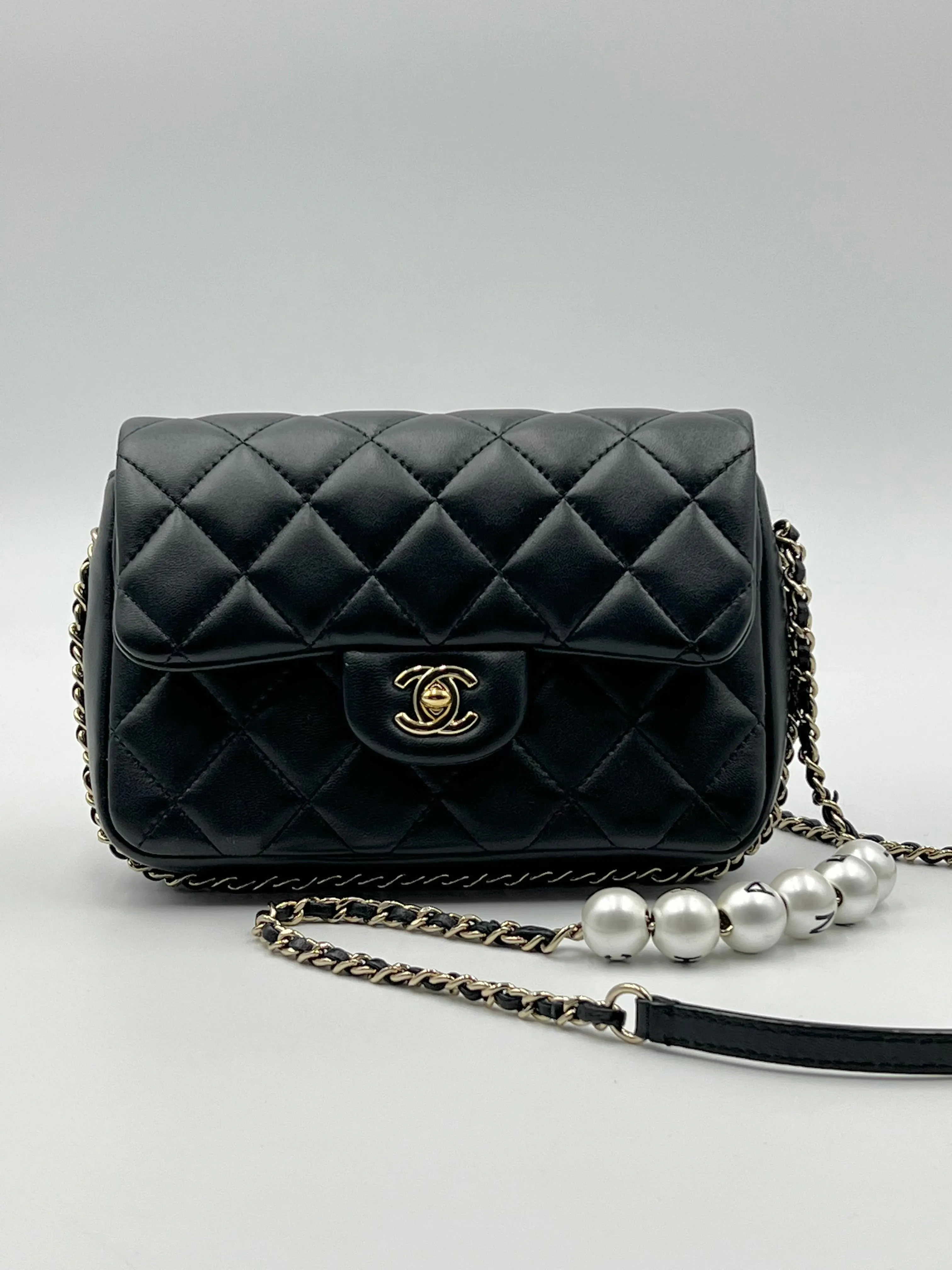 Chanel Pearl Logo - Small