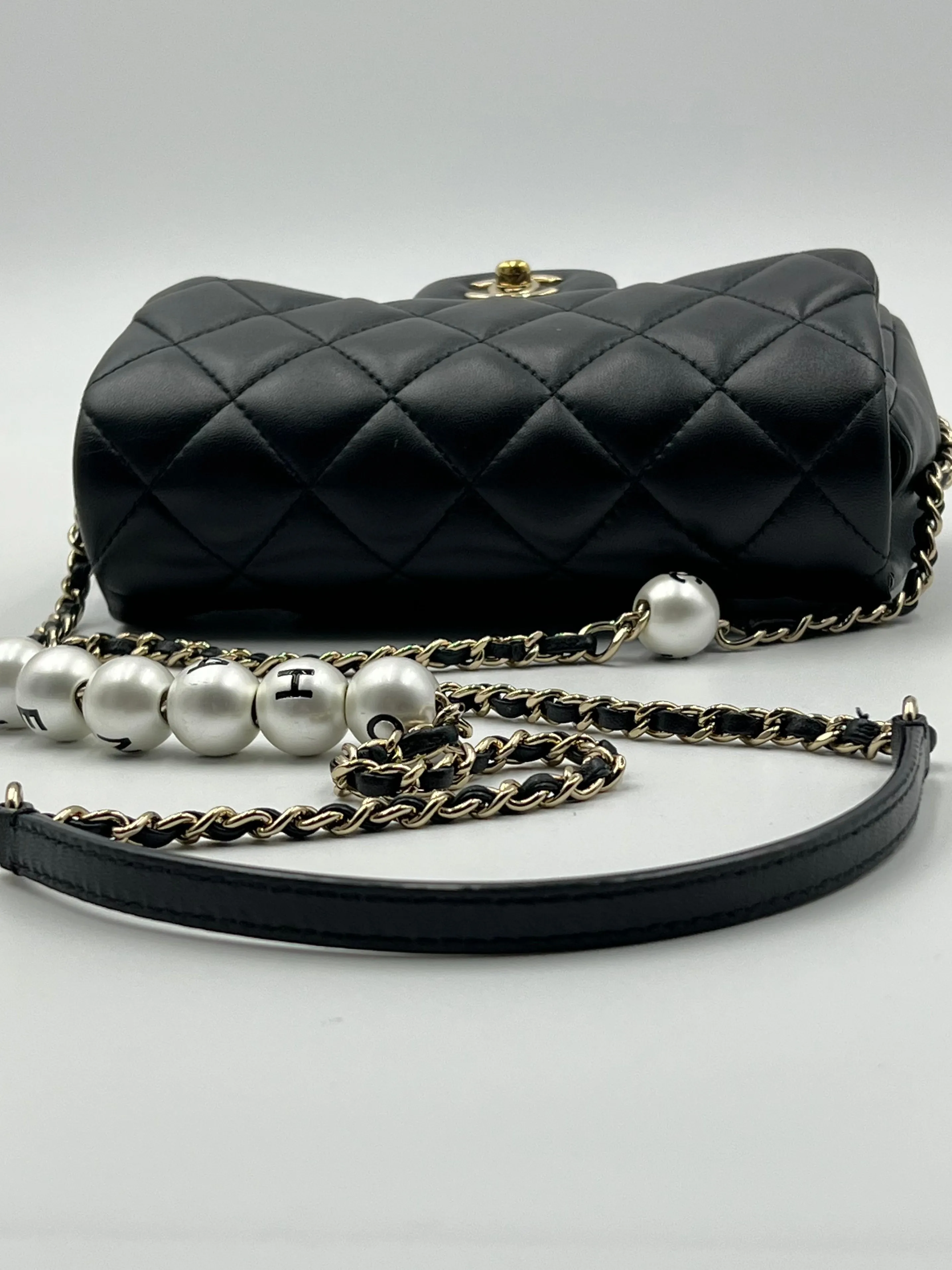 Chanel Pearl Logo - Small