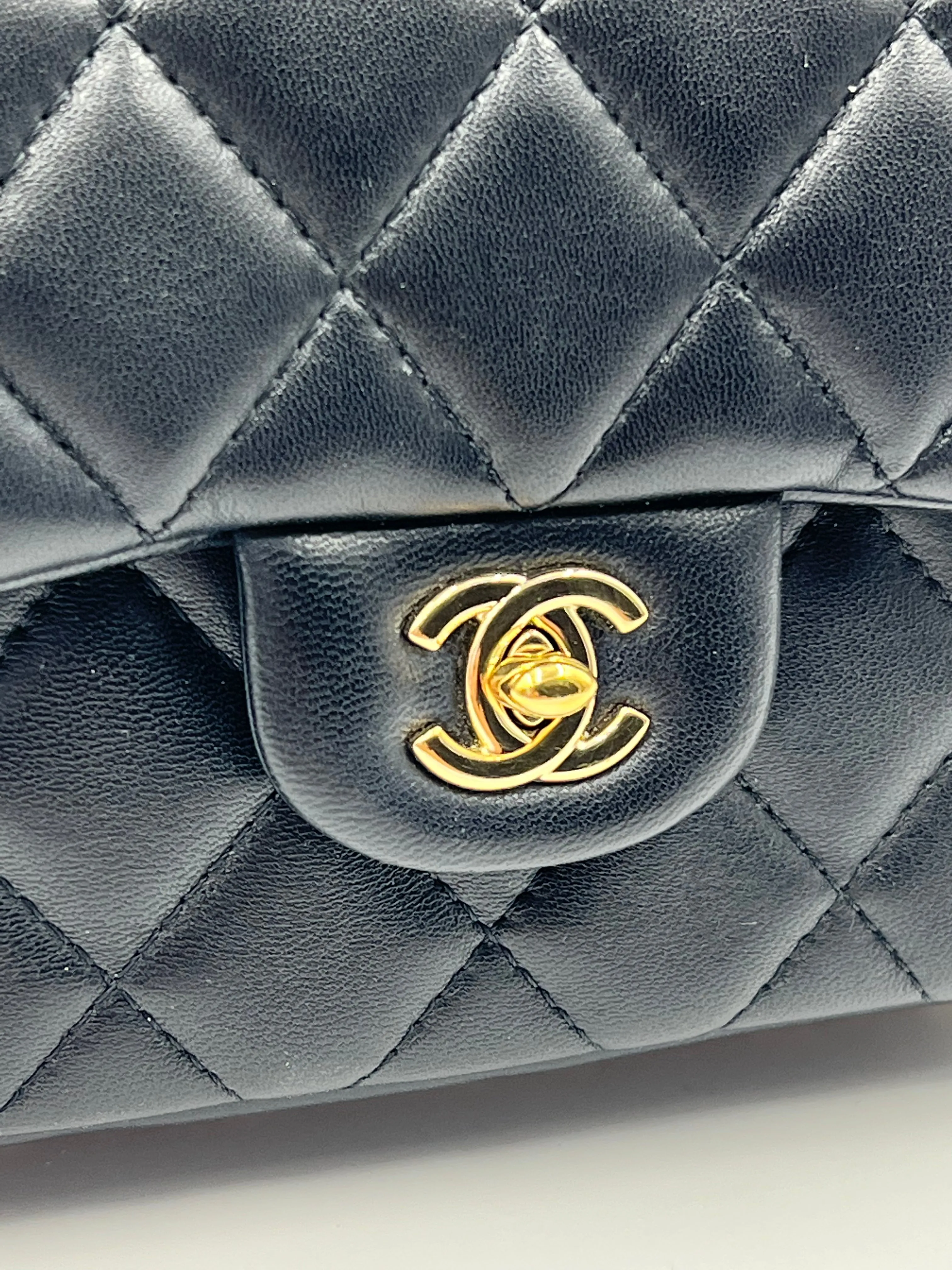 Chanel Pearl Logo - Small