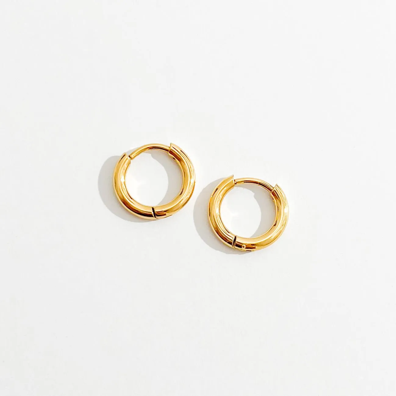Everyday Seamless Huggie Hoops