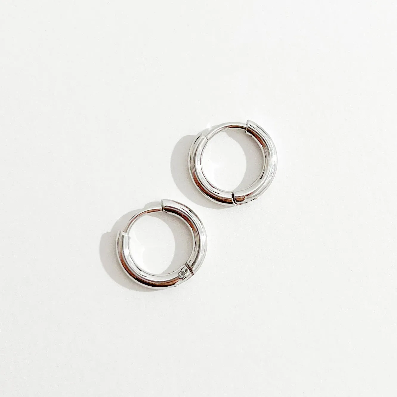 Everyday Seamless Huggie Hoops