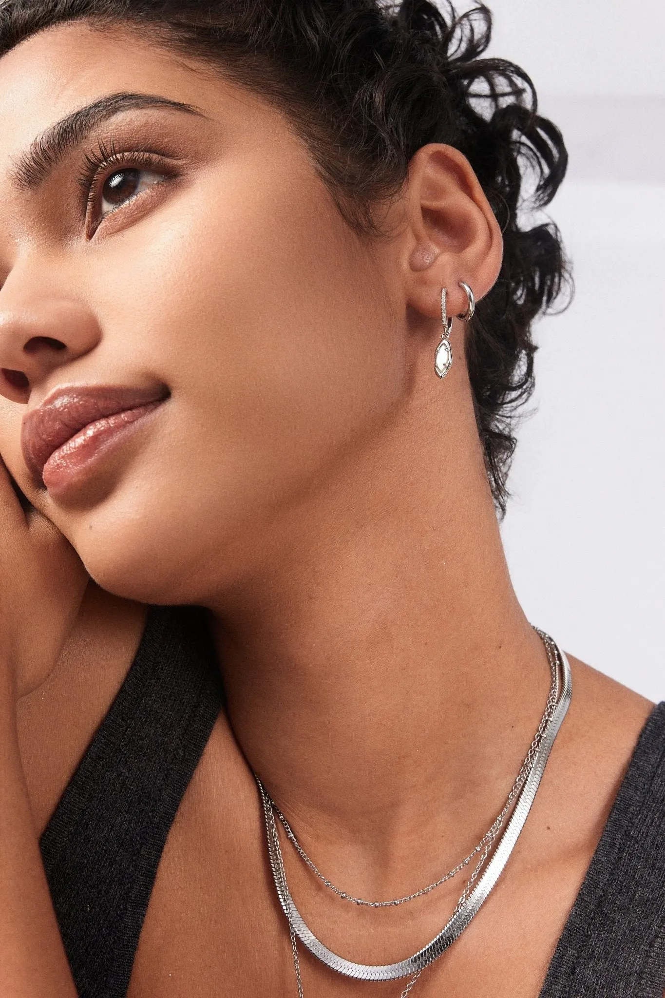 Everyday Seamless Huggie Hoops